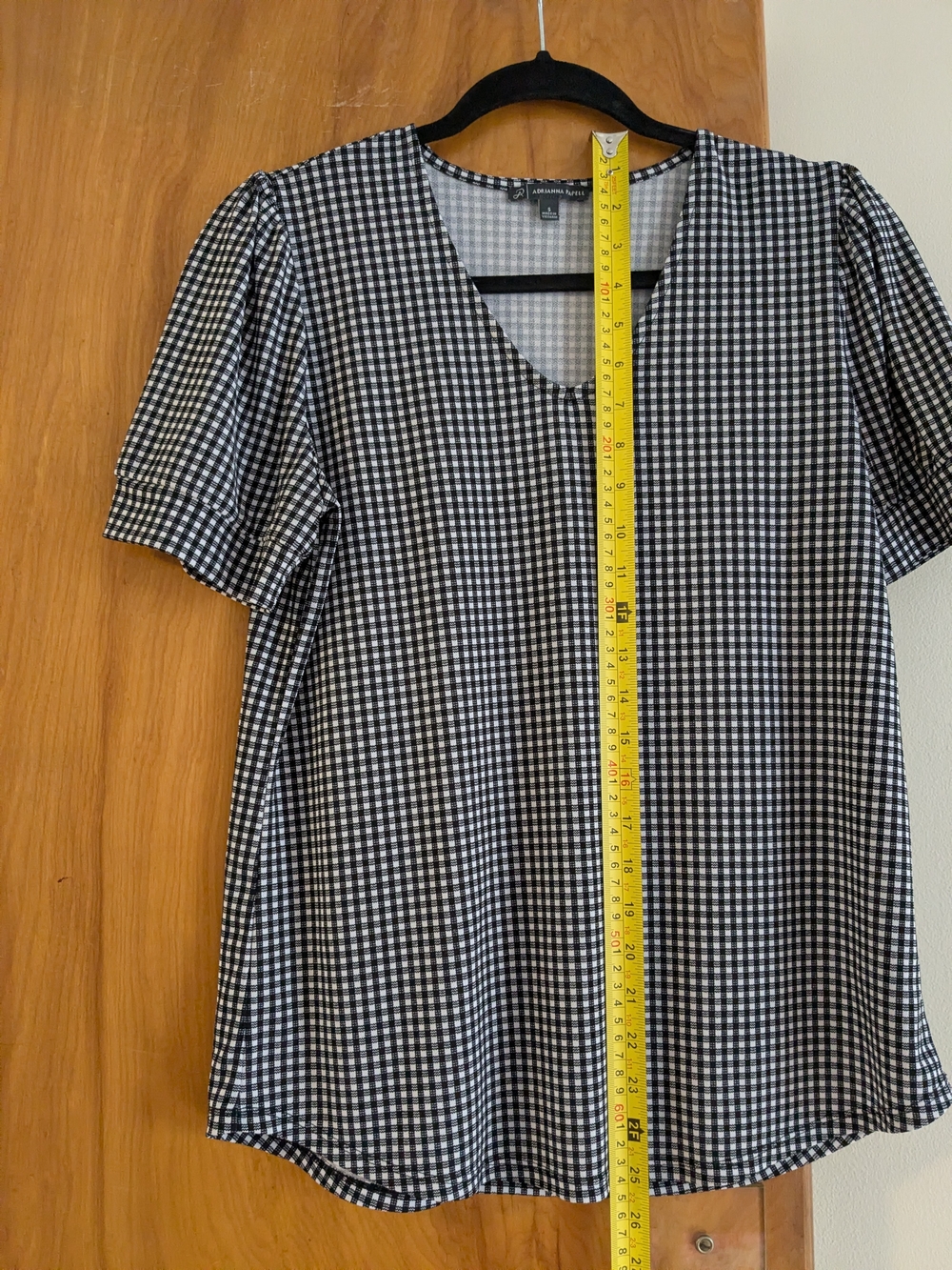 Adrianna Papell Black and White V-Neck Short Sleeve Blouse - Picture 6 of 6